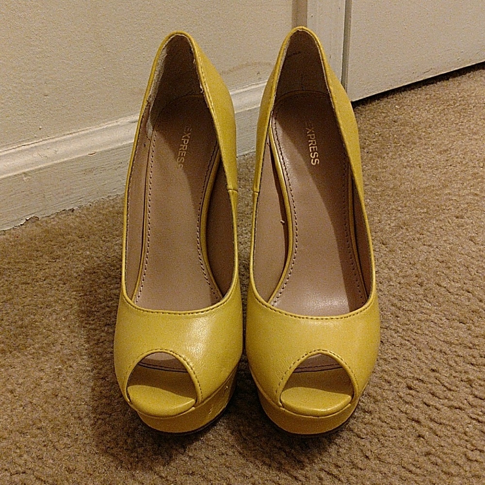 Express Shoe's - Picture 4 of 4